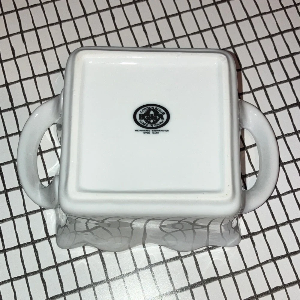 White Ceramic Ruffled Baking Dish with Handles - Picture 3 of 7
